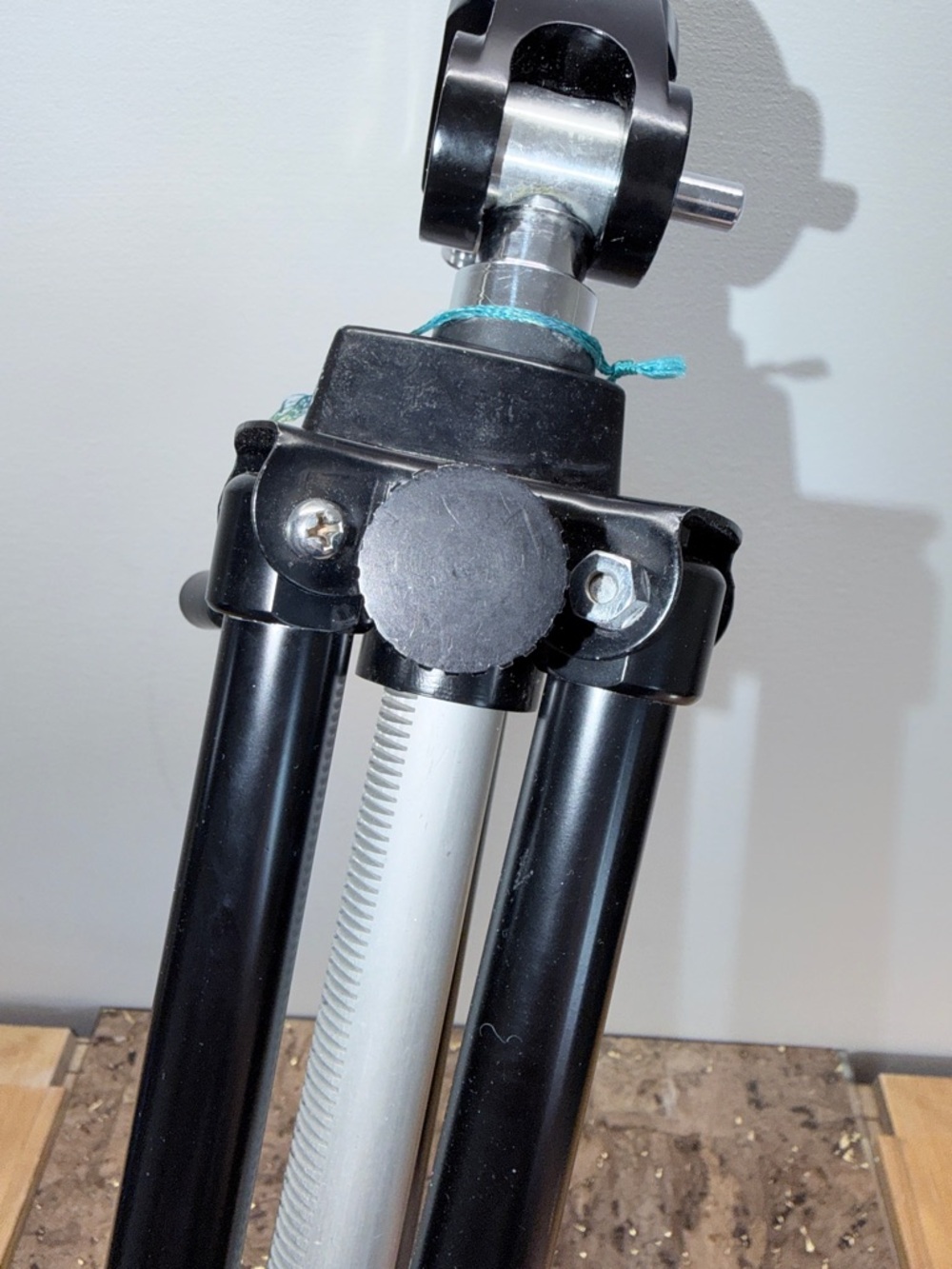 Vintage PAN-LOK Cinematic Black Camera Tripod with Adjustable Head 🎥 - Picture 6 of 7